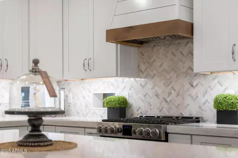 Kitchen - 807 E State Ave, Phoenix, AZ 85020 photo 7 of 10