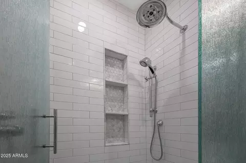 Bath - 807 E State Ave, Phoenix, AZ 85020 photo 3 of 14