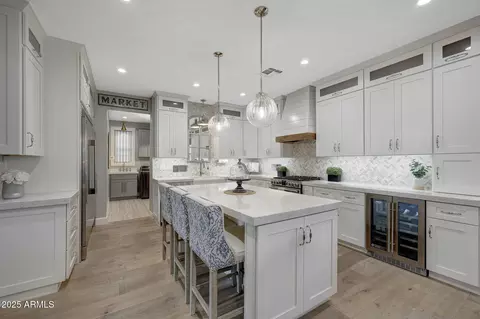 Kitchen - 807 E State Ave, Phoenix, AZ 85020 photo 3 of 10
