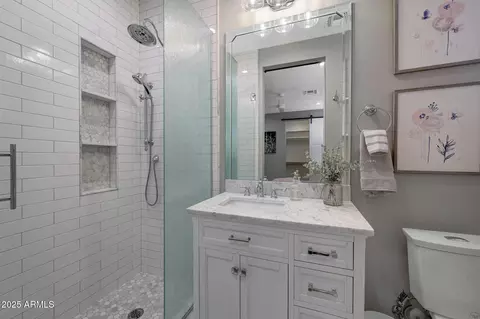 Bath - 807 E State Ave, Phoenix, AZ 85020 photo 1 of 14