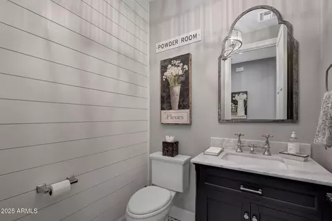 Bath - 807 E State Ave, Phoenix, AZ 85020 photo 14 of 14