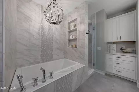 Bath - 807 E State Ave, Phoenix, AZ 85020 photo 10 of 14