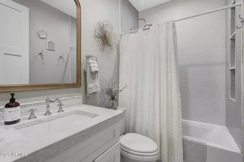 Bath - 807 E State Ave, Phoenix, AZ 85020 photo 5 of 14