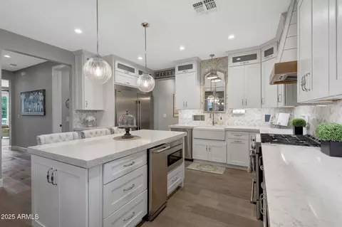 Kitchen - 807 E State Ave, Phoenix, AZ 85020 photo 4 of 10