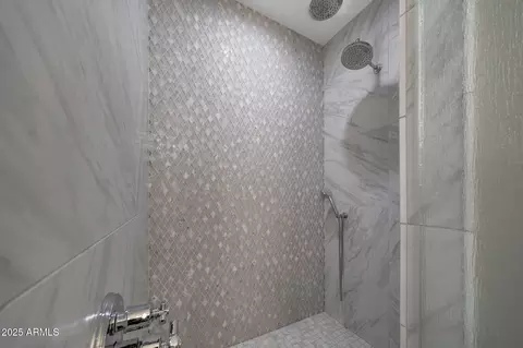Bath - 807 E State Ave, Phoenix, AZ 85020 photo 12 of 14