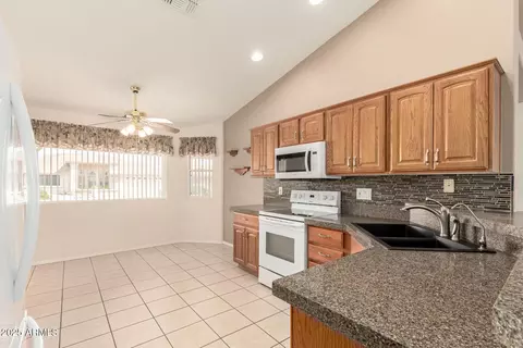 Kitchen - 11541 E Lindner Ave, Mesa, AZ 85209 photo 2 of 5