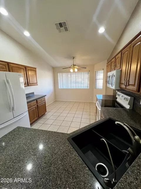 Kitchen - 11541 E Lindner Ave, Mesa, AZ 85209 photo 3 of 5