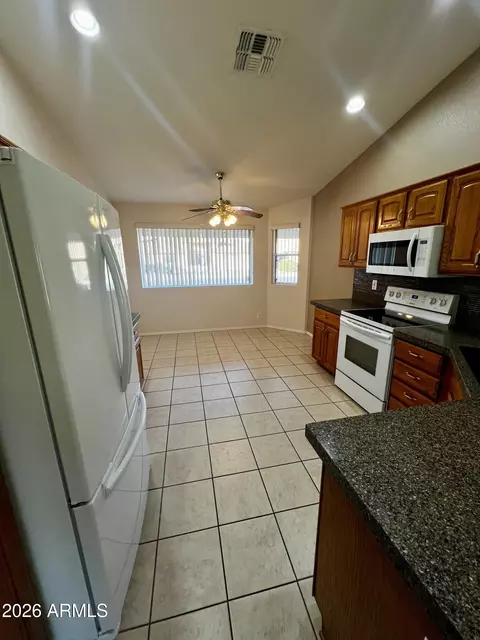 Kitchen - 11541 E Lindner Ave, Mesa, AZ 85209 photo 5 of 5