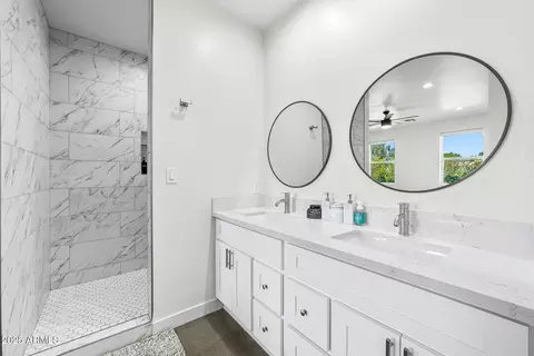 Bath - 2914 E Blanche Dr, Phoenix, AZ 85032 photo 2 of 7