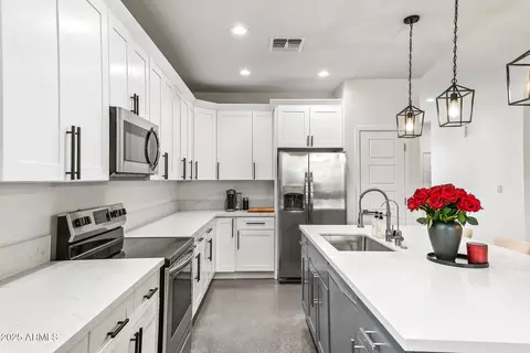 Kitchen - 2914 E Blanche Dr, Phoenix, AZ 85032 photo 3 of 4