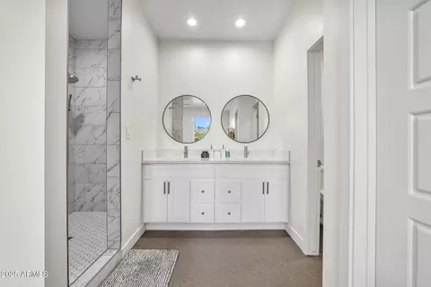Bath - 2914 E Blanche Dr, Phoenix, AZ 85032 photo 1 of 7