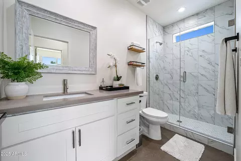 Bath - 2914 E Blanche Dr, Phoenix, AZ 85032 photo 7 of 7