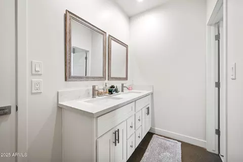 Bath - 2914 E Blanche Dr, Phoenix, AZ 85032 photo 4 of 7