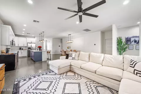 Living - 2914 E Blanche Dr, Phoenix, AZ 85032 photo 1 of 1