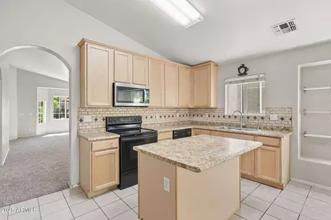 2024 W Carter Rd, Phoenix, AZ 85041 photo 11