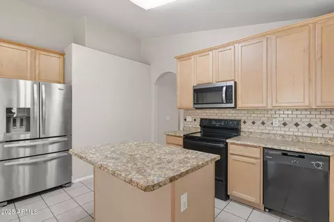 2024 W Carter Rd, Phoenix, AZ 85041 photo 12