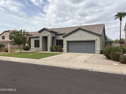 Exterior - 620 N Hawk Cir, Gilbert, AZ 85234 photo 2 of 4