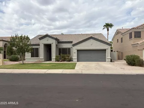 620 N Hawk Cir, Gilbert, AZ 85234