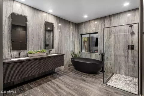 Bath - 3601 E Colter St, Phoenix, AZ 85018 photo 2 of 3