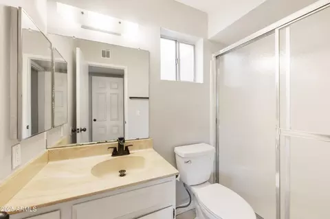 Bath - 1172 E Cochise Dr, Phoenix, AZ 85020 photo 1 of 1