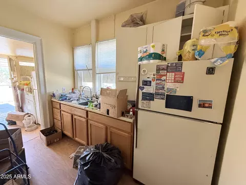Kitchen - 1403 E Fillmore St, Phoenix, AZ 85006 photo 1 of 2