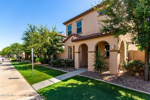 Exterior - 3724 E Trinity Ln, Chandler, AZ 85286 photo 3 of 10