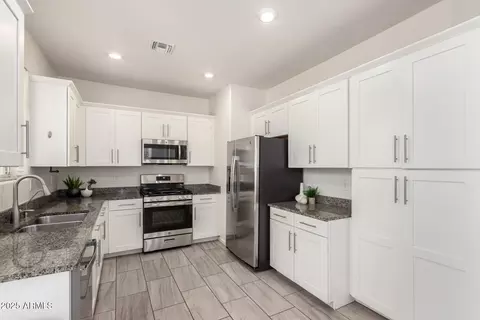 Kitchen - 3724 E Trinity Ln, Chandler, AZ 85286 photo 1 of 3