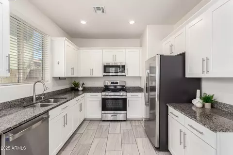Kitchen - 3724 E Trinity Ln, Chandler, AZ 85286 photo 2 of 3