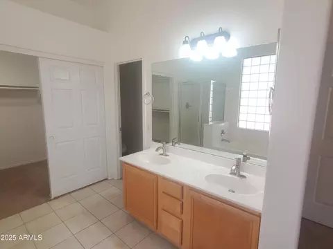 Bath - 10446 E Florian Ave, Mesa, AZ 85208 photo 2 of 2