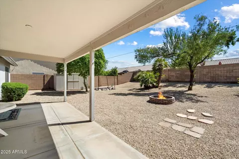 Exterior - 915 E Harwell Rd, Phoenix, AZ 85042 photo 3 of 4