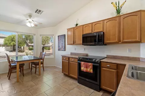 Kitchen - 915 E Harwell Rd, Phoenix, AZ 85042 photo 1 of 3
