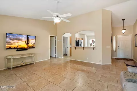 Living - 915 E Harwell Rd, Phoenix, AZ 85042 photo 1 of 2