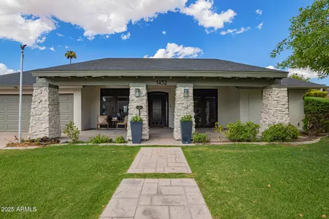 1432 E Indigo Cir, Mesa, AZ 85203