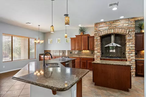 Kitchen - 655 E Bellerive Pl, Chandler, AZ 85249 photo 2 of 4