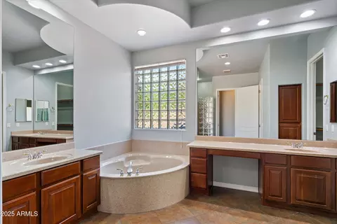 Bath - 655 E Bellerive Pl, Chandler, AZ 85249 photo 2 of 4