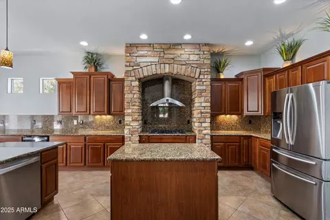 Kitchen - 655 E Bellerive Pl, Chandler, AZ 85249 photo 3 of 4