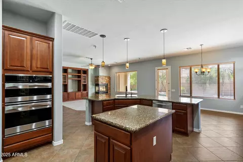 Kitchen - 655 E Bellerive Pl, Chandler, AZ 85249 photo 4 of 4