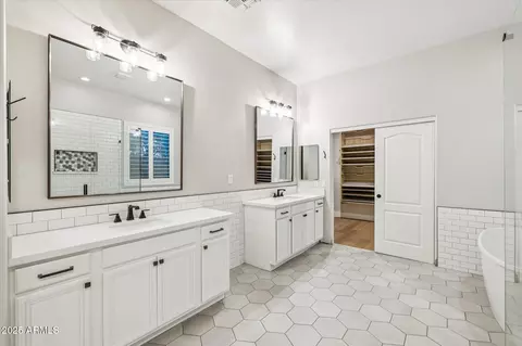 Bath - 11346 E Spaulding Ave, Mesa, AZ 85212 photo 2 of 4