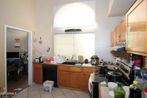 Kitchen - 932 E Manor Dr, Chandler, AZ 85225 photo 1 of 2