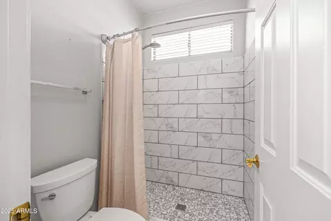 Bath - 4532 E Indigo St, Gilbert, AZ 85298 photo 3 of 4
