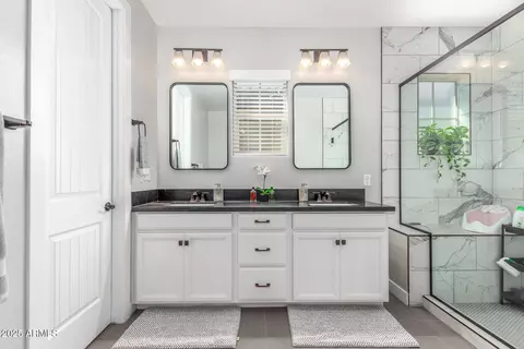 Bath - 1683 S Wallrade Ln, Gilbert, AZ 85295 photo 1 of 4
