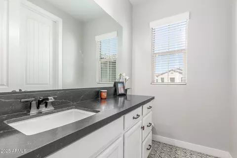 Bath - 1683 S Wallrade Ln, Gilbert, AZ 85295 photo 3 of 4