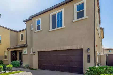 Exterior - 1683 S Wallrade Ln, Gilbert, AZ 85295 photo 2 of 6
