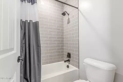 Bath - 1683 S Wallrade Ln, Gilbert, AZ 85295 photo 4 of 4