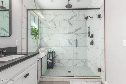 Bath - 1683 S Wallrade Ln, Gilbert, AZ 85295 photo 2 of 4