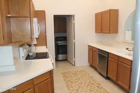 Kitchen - 4321 E Rosemonte Dr, Phoenix, AZ 85050 photo 2 of 4