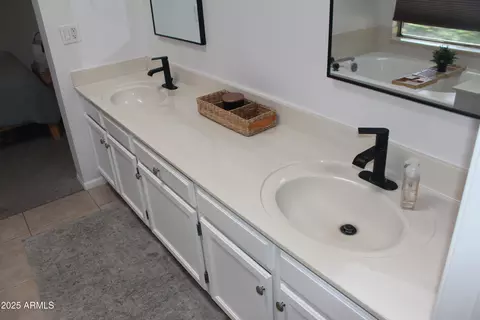 Bath - 4321 E Rosemonte Dr, Phoenix, AZ 85050 photo 3 of 7