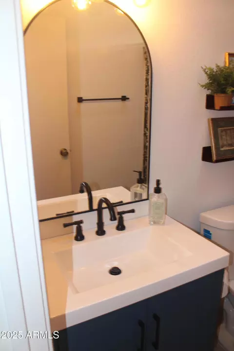 Bath - 4321 E Rosemonte Dr, Phoenix, AZ 85050 photo 7 of 7