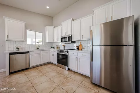 Kitchen - 10334 E Diamond Ave, Mesa, AZ 85208 photo 1 of 5