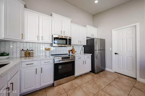 Kitchen - 10334 E Diamond Ave, Mesa, AZ 85208 photo 2 of 5